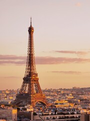 Obraz premium Aerial view of Eiffel Tower against sky during pink sunset