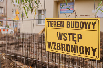 zakaz wstępu na teren budowy © rozentuzjazmowany