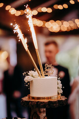 Odpalony tort weselny