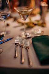 Pięknie ozdobiony jesienny stół