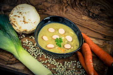 getrocknete harte Erbsen für eine Erbsensuppe