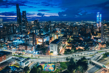 Fototapeta premium vista nocturna de la ciudad de Bogotá, Colombia