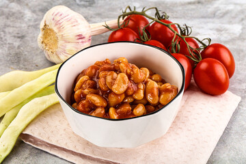 White baked bean in tomato sauce