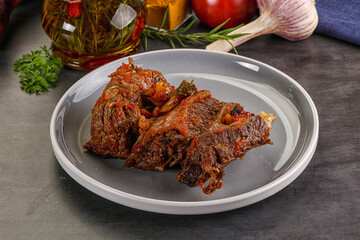Baked beef ribs with vegetables