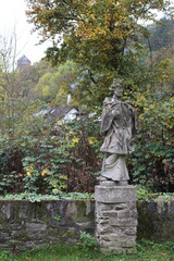 Obraz premium old abandoned statue 