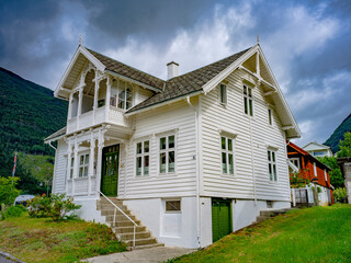 Typisches norwegisches Haus in Skjolden am Sognefjord