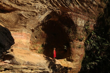 mulher na caverna da dorinha, rurópolis, pará 