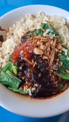 noodles with vegetables is one of the meal menus