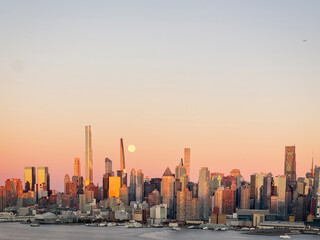 Fototapeta premium Full moon over New York City