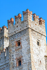 Die Scaligerburg (Castello Scaligero) in Sirmione am Gardasee