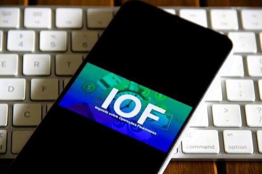 IOF - O Imposto sobre Opera&ccedil;&otilde;es Financeiras foi criado pela Lei 5.143, de 1966, para substituir o Imposto sobre transfer&ecirc;ncia para o exterior. 