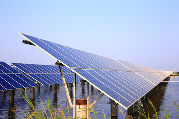 Solar photovoltaic panels and solar photovoltaic power generation systems