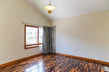 habitacion de departamento vacia, con modernos acabados en madera, con  amplia ventana con vista a...