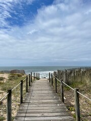 Obraz premium passadiço até à praia