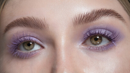 Obraz premium Lavender Mascara, Subtle Glamour: Lashes coated in soft lavender mascara, bringing a hint of color that adds elegance without overwhelming