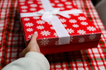 Hand hold gift box on a red backgroung 