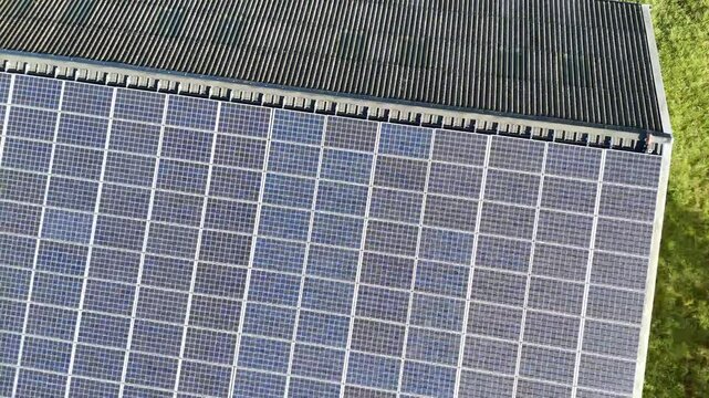 Installation de panneaux solaires sur un toit