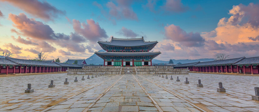Gyeongbokgung palace in Seoul City, South Korea, Gyeongbokgung palace landmark Seoul, South Korea, Korean wooden traditional Gyeongbokgung the main royal palace of Joseon dynasty, Seoul, South Korea.