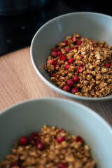Delicious Granola with Berries: A Healthy Breakfast Choice
