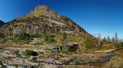 Naklejka premium Herbstausklang am Moarsee in den Schladminger Tauern