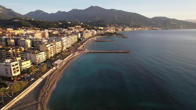 Au lever du soleil - c&ocirc;te d'azur Roquebrune Cap Martin