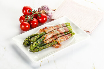 Grilled asparagus with bacon