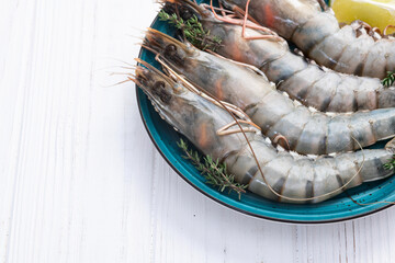 Raw big tiger ( king ) shrimps photography . Top view