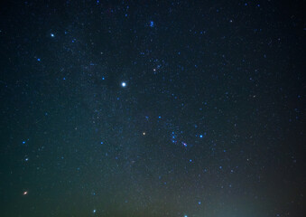 満天の星空 - 無数の星がきらめく夜空、冬のオリオン座