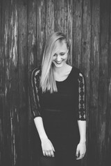 Naklejka premium Candid Smile Against a Rustic Wooden Background
