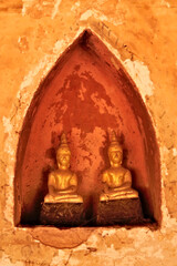 Obraz premium Two miniature buddha figurines, sculptures, statues, images in the cloister wall of the Wat Si Saket Temple, Vientiane, Laos