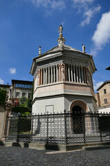 Le baptistère de la basilique Santa Maria Maggiore de Bergame en Lombardie