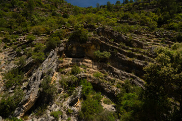 Pliegue de los estratos de la tierra.