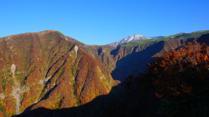 紅葉の鳥海山 鉾立展望台