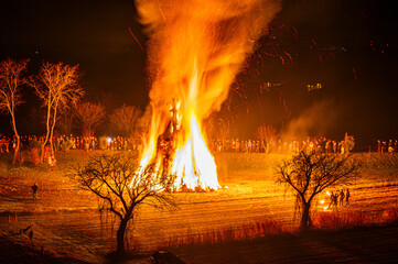 Ancient Christmas traditions in Friuli. Pignarul, Epiphany fires and fireworks that close the...