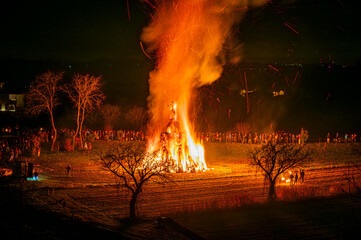 Ancient Christmas traditions in Friuli. Pignarul, Epiphany fires and fireworks that close the...
