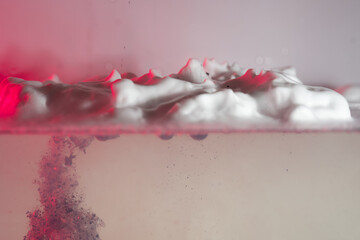 schaum farbe tropfen wasser rot