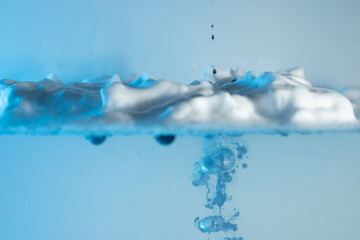 schaum farbe tropfen wasser blau