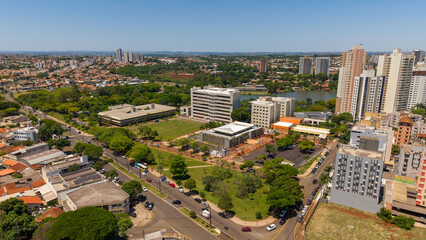 Obraz premium Cidade de Londrina, paraná, brasil. Vista aérea da cidade de londrina no paraná. 