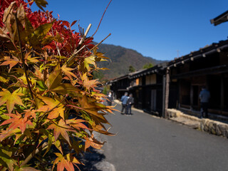 秋空の妻籠宿
