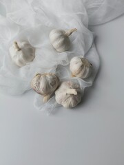 garlic on gauze