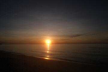 Naklejka premium The sun rises at the sea in the morning.