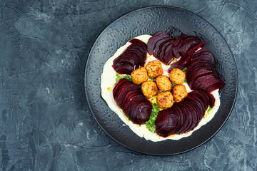 Falafel balls, Falafel with beetroot