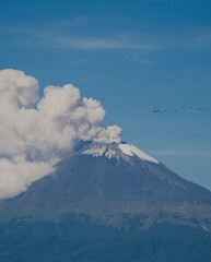 Obraz premium Fumarola en volcan popocatepetl