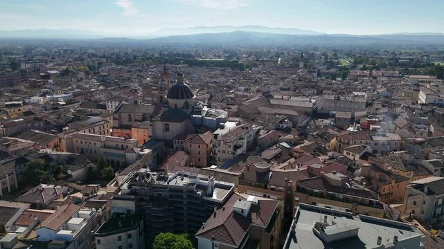 Ripresa aerea di Foligno, Umbria, Italia.
Vista aerea della citt&agrave; di Foligno, in provincia di Perugia.