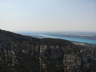 Fototapeta premium A photo of a view of a mountain with a lake and a body of water