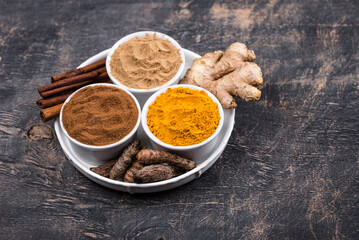 Powder of turmeric, cinnamon and ginger