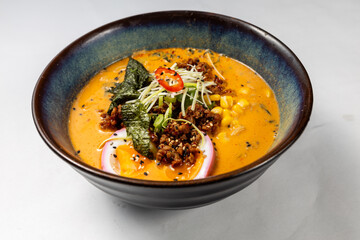 Traditionelle Thai Suppe 