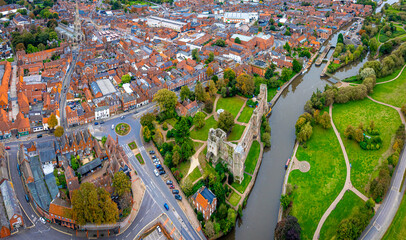 Obraz premium Aerial view of Newark-on-Trent, a market town and civil parish in the Newark and Sherwood district in Nottinghamshire, England