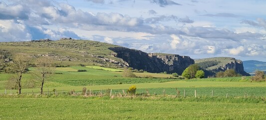 Les corniches du causse Méjean près du col de Perjuret