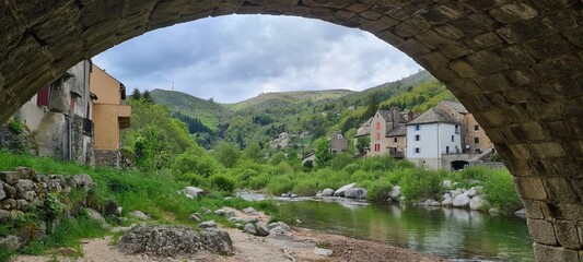 Pont-de-Montvert vu depuis sous le Pont du Tarn